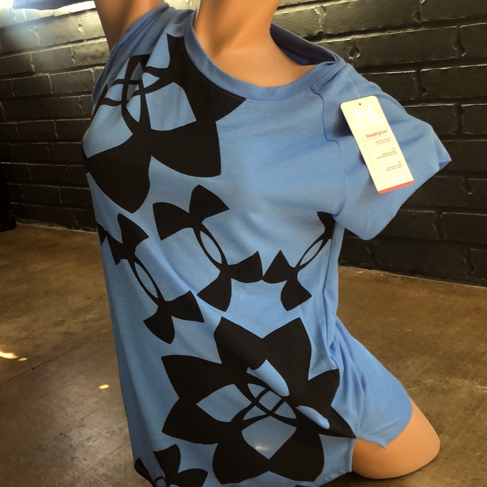 NWT woman’s Under Armour short sleeve shirt. Sz Small